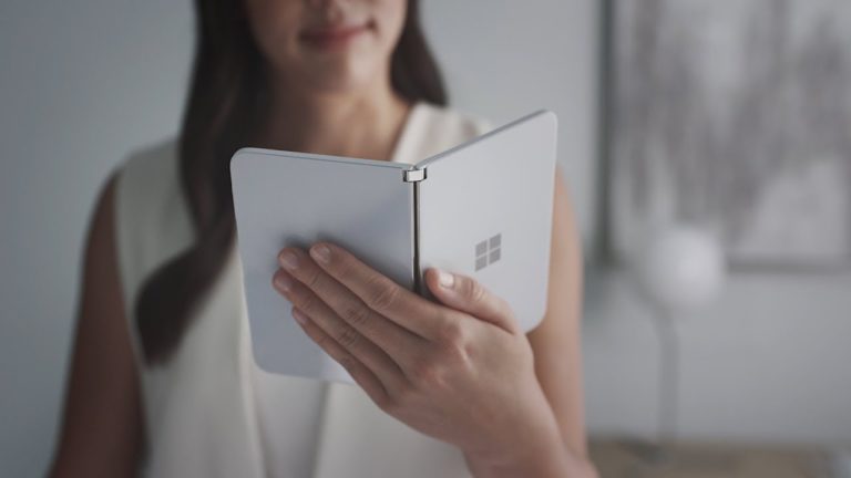Dva tableta spojena u jedan telefon ili skraćeno Surface Duo